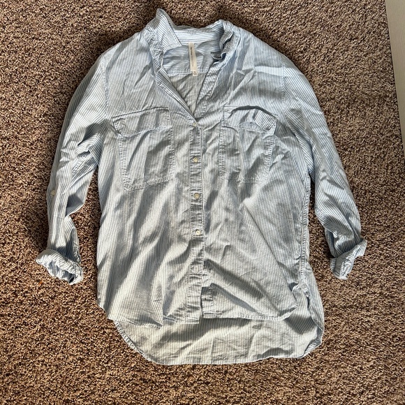 Aritzia Relaxed Oxford Shirt - Picture 2 of 4